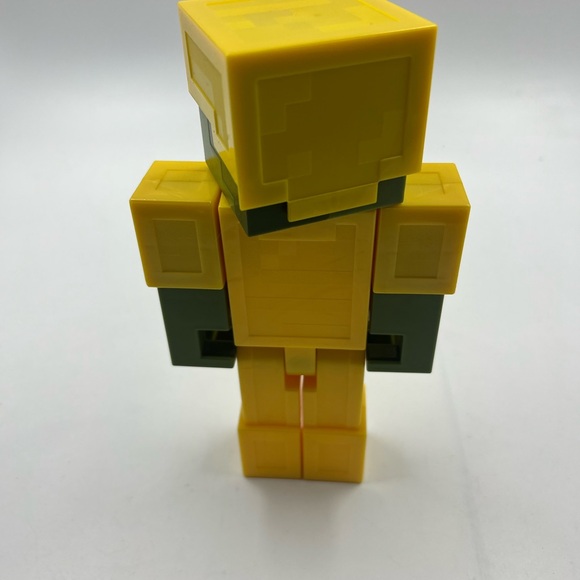 Minecraft Gold Armoured Figure Toy - Picture 2 of 2